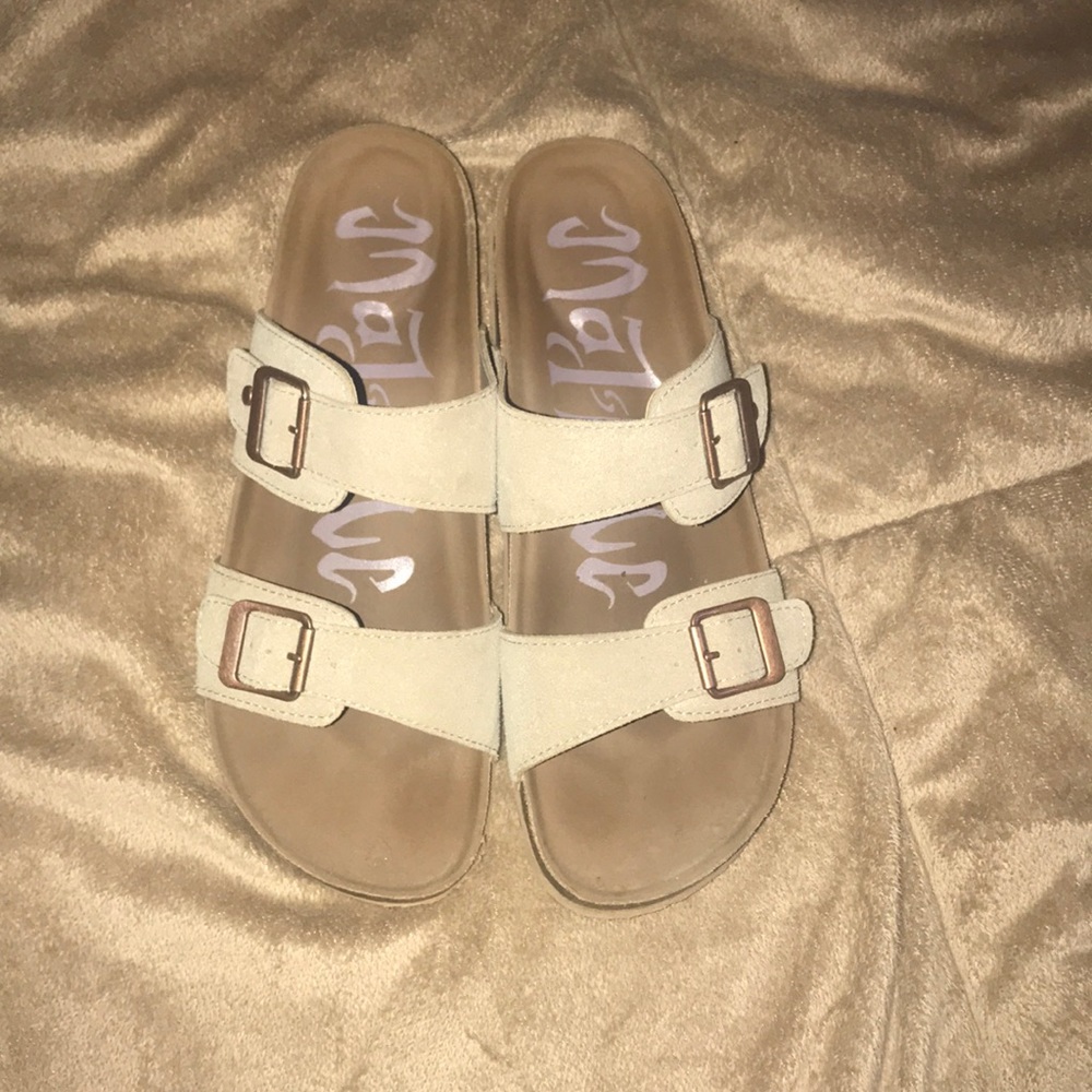 Slide sandals gently used in good conditon